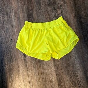 Lulu shorts highlighter yellow